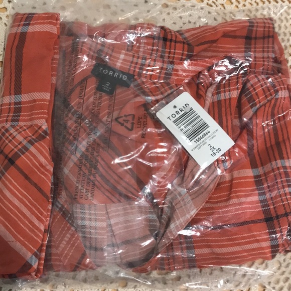 Torrid Challis Button-Front Dolman Sleeve Top - Picture 14 of 15